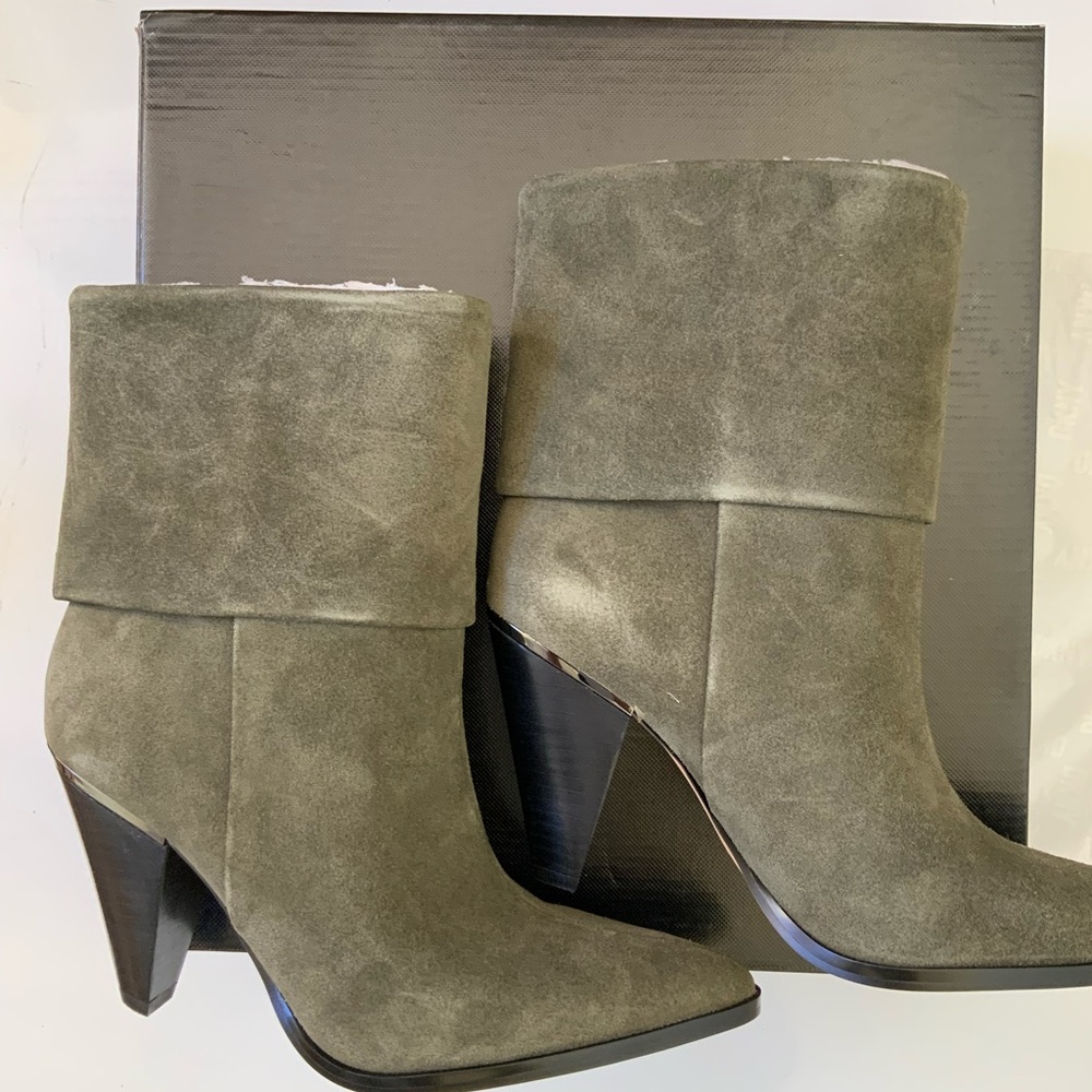 DKNY Women’s boots - Picture 10 of 13